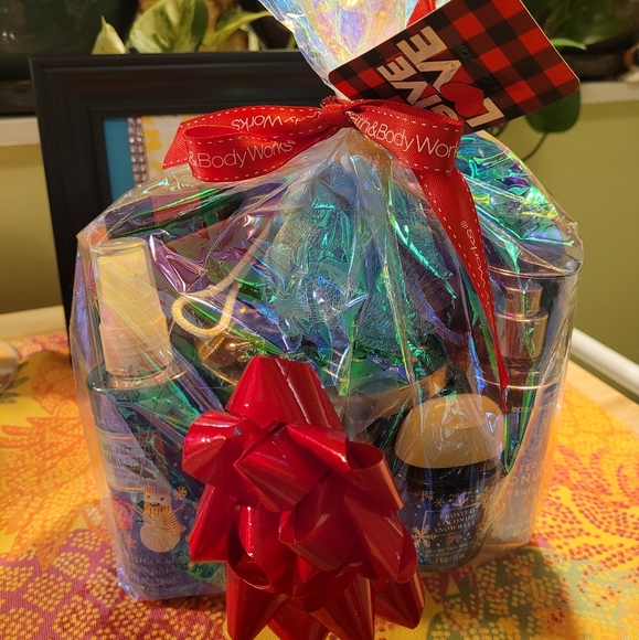 Frosted coconut snowball 8pc gift set Bath&Body works Nwt - Picture 5 of 13